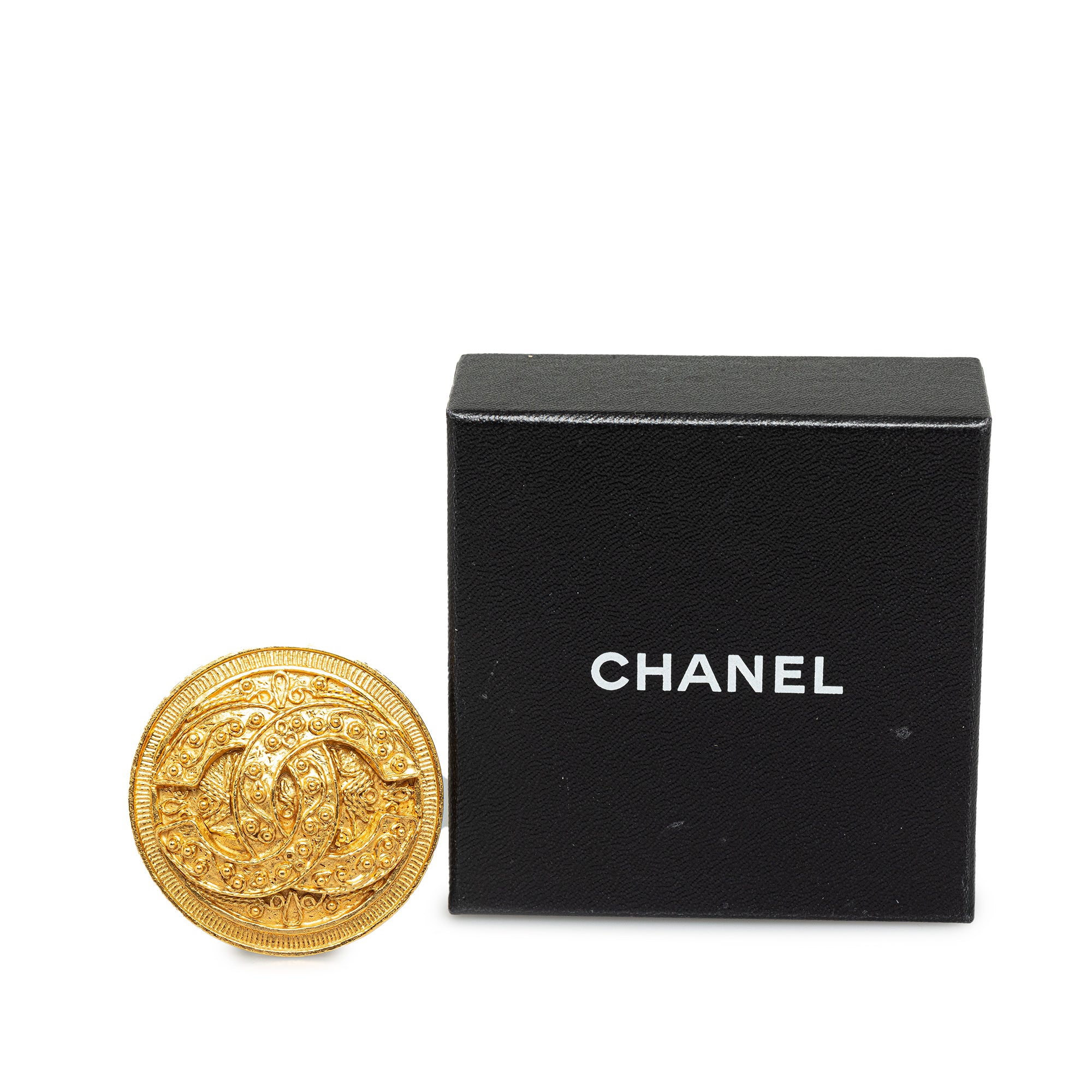 Chanel | Pre-Owned CC Round Brooch | Gold