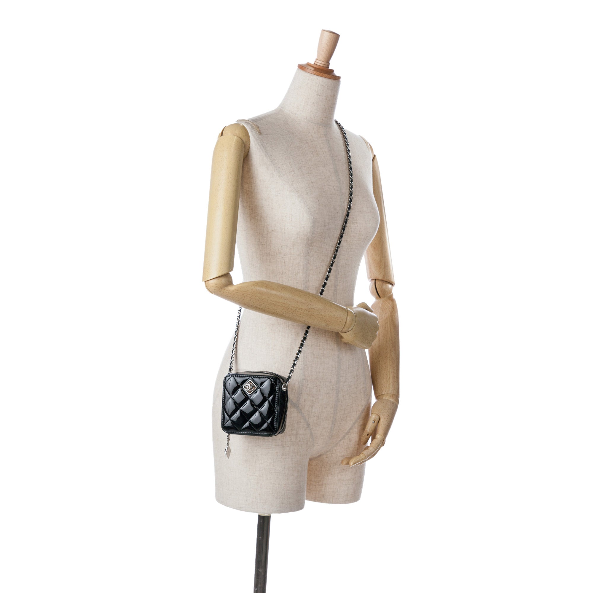 Chanel | Pre-Owned CC Quilted Patent Diamond Resin Clutch With Chain | Black