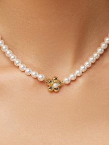Julie Cho Choker Necklace | 14K Gold on Brass | Mother of Pearls