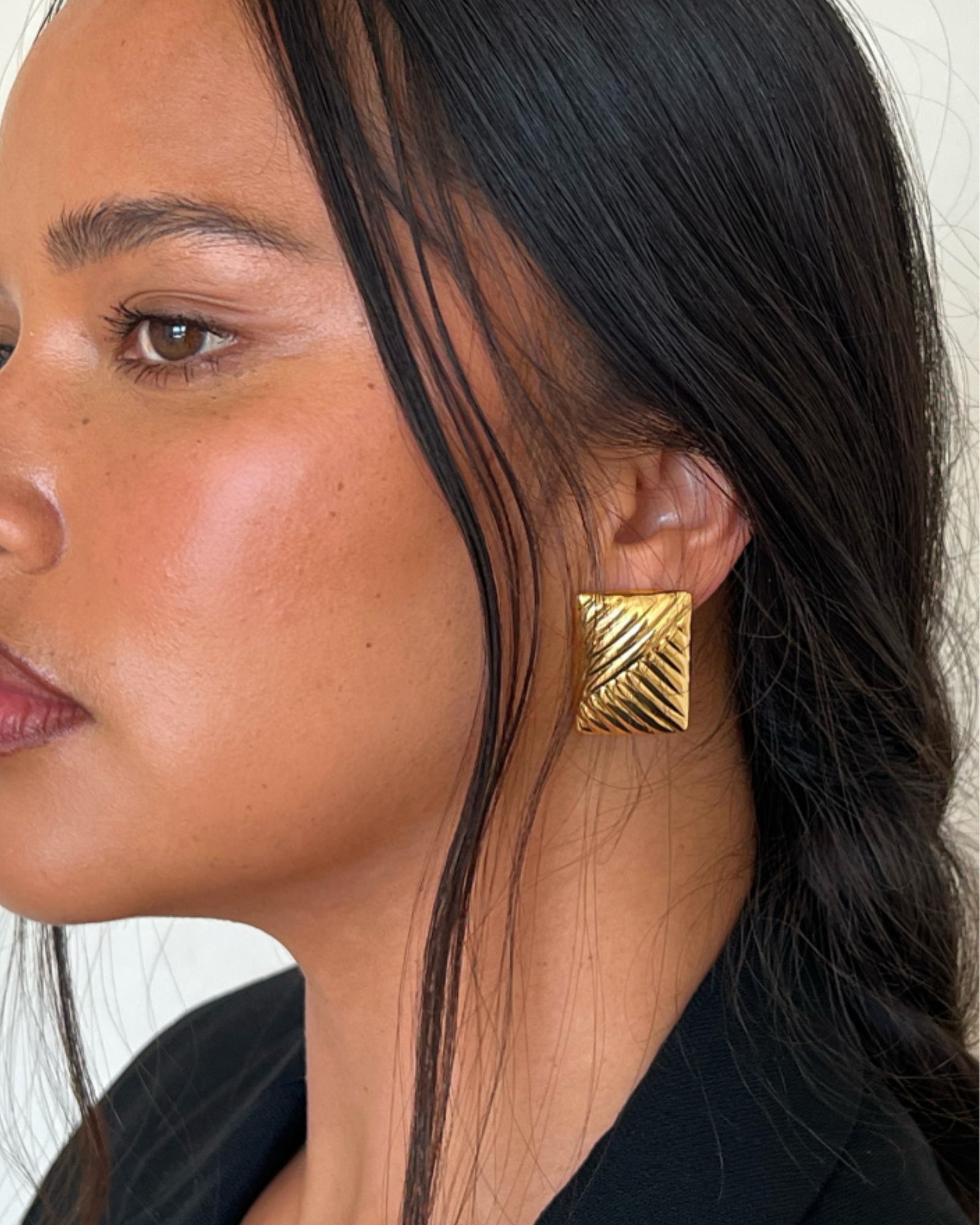 Lined | Gold