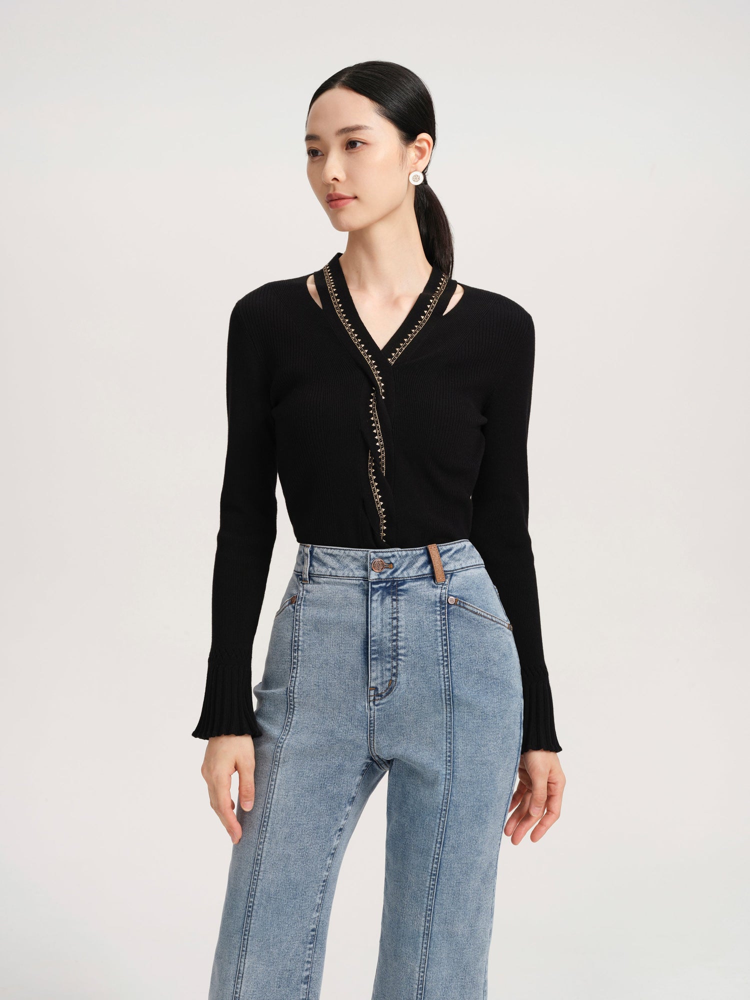 Wool Fit Long-Sleeves V-Neck Sweater Top | Black