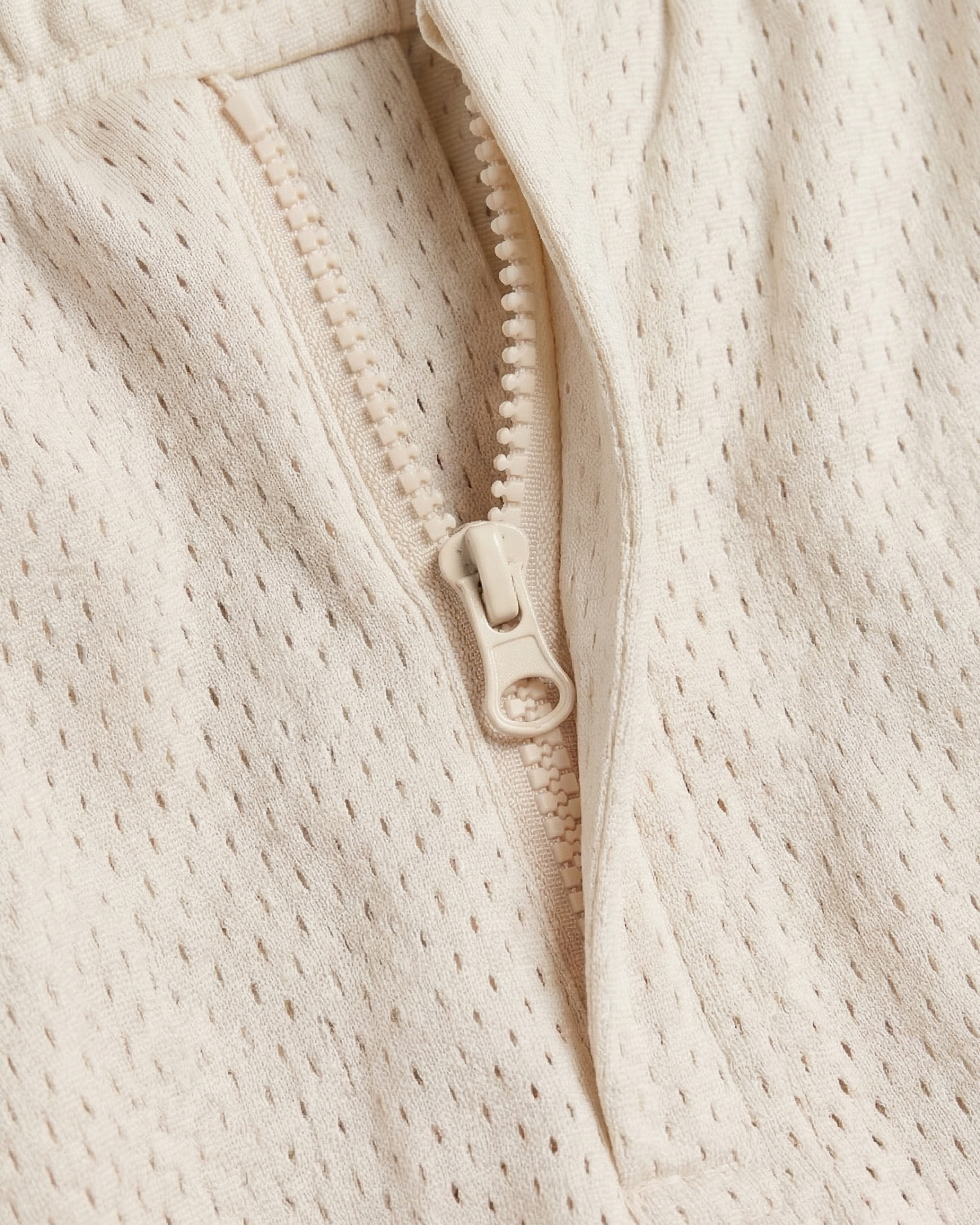 Mesh Short | White