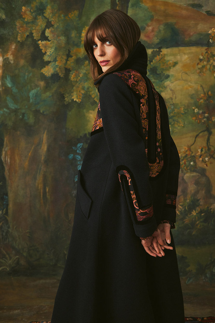 Terra Coat | Black Cascade