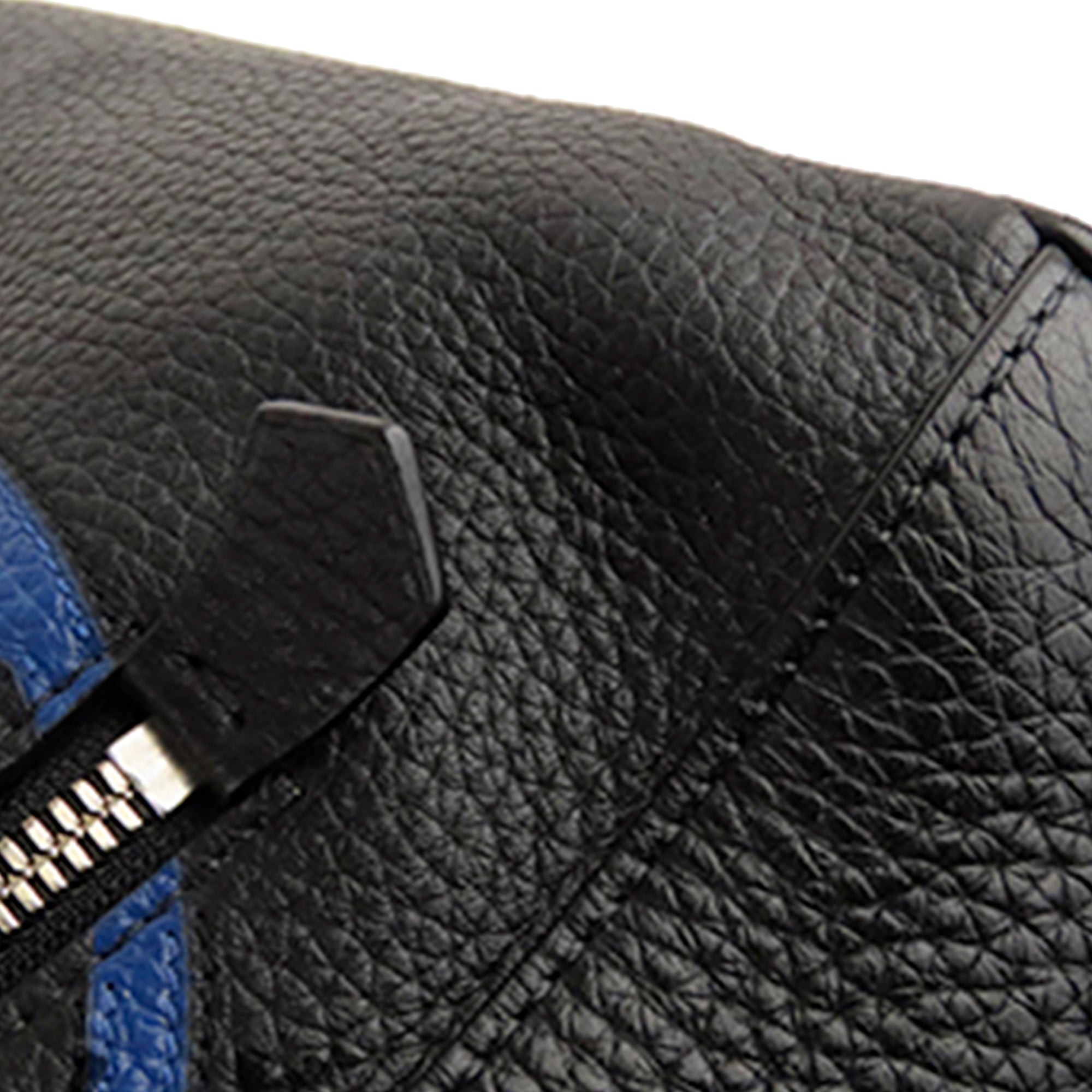 Louis Vuitton | Pre-Owned Taurillon Armand LV Circle | Black