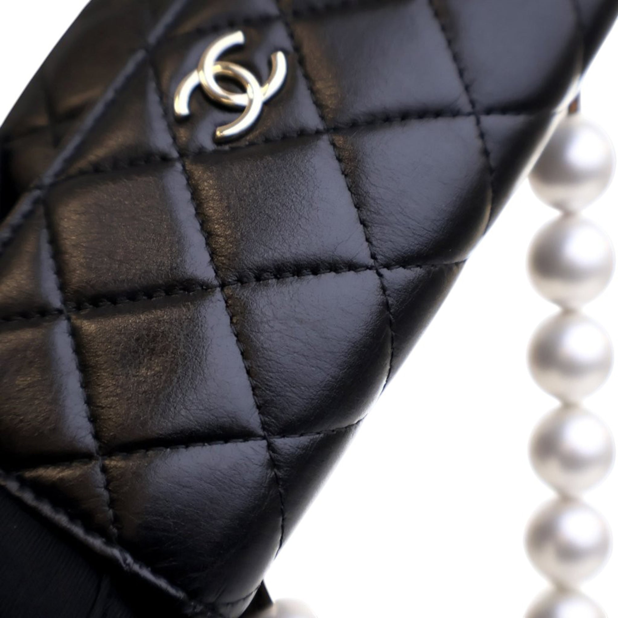 Chanel | Pre-Owned Quilted Lambskin Maxi Pearls Clutch With Chain | Black