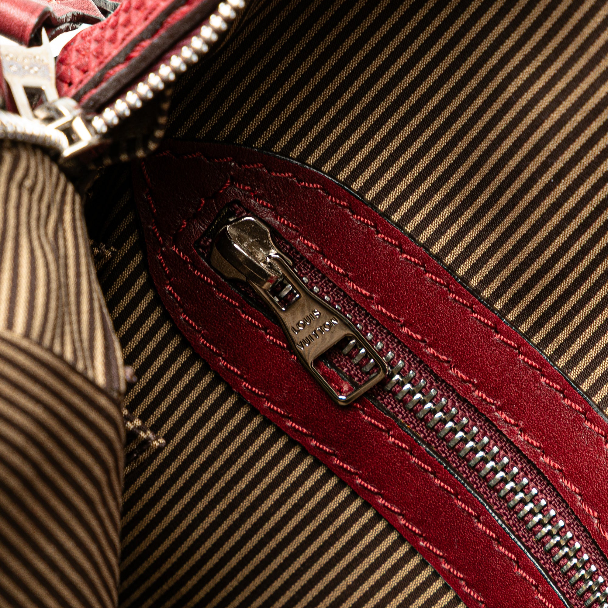 Louis Vuitton | Pre-Owned Cuir Bequia Porte Document Vertical Bag | Red