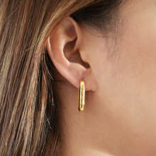 The Hammered U Hoop Medium | 18K Yellow Gold-Plated
