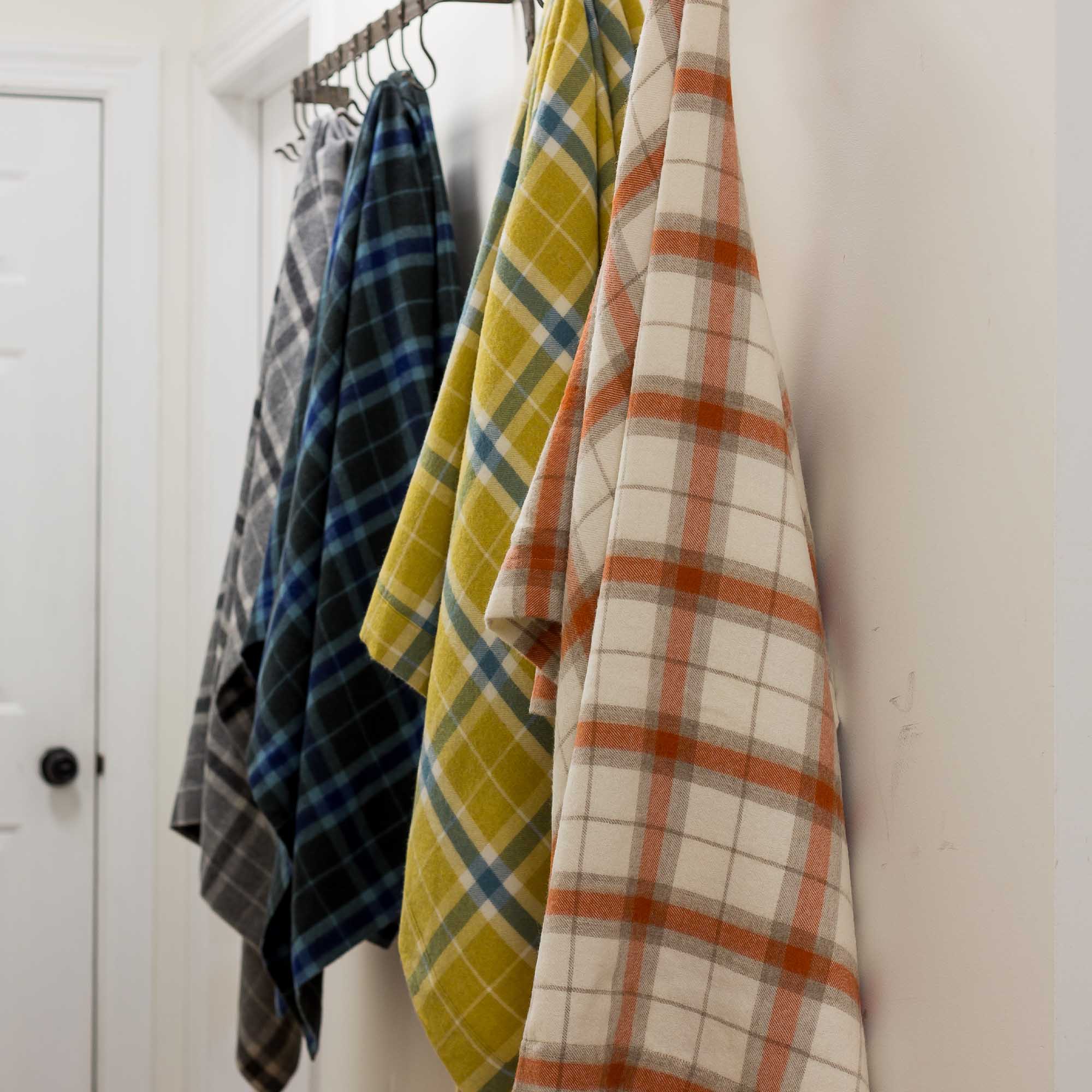 Aberdeen Throw | Dark Grey / Charcoal