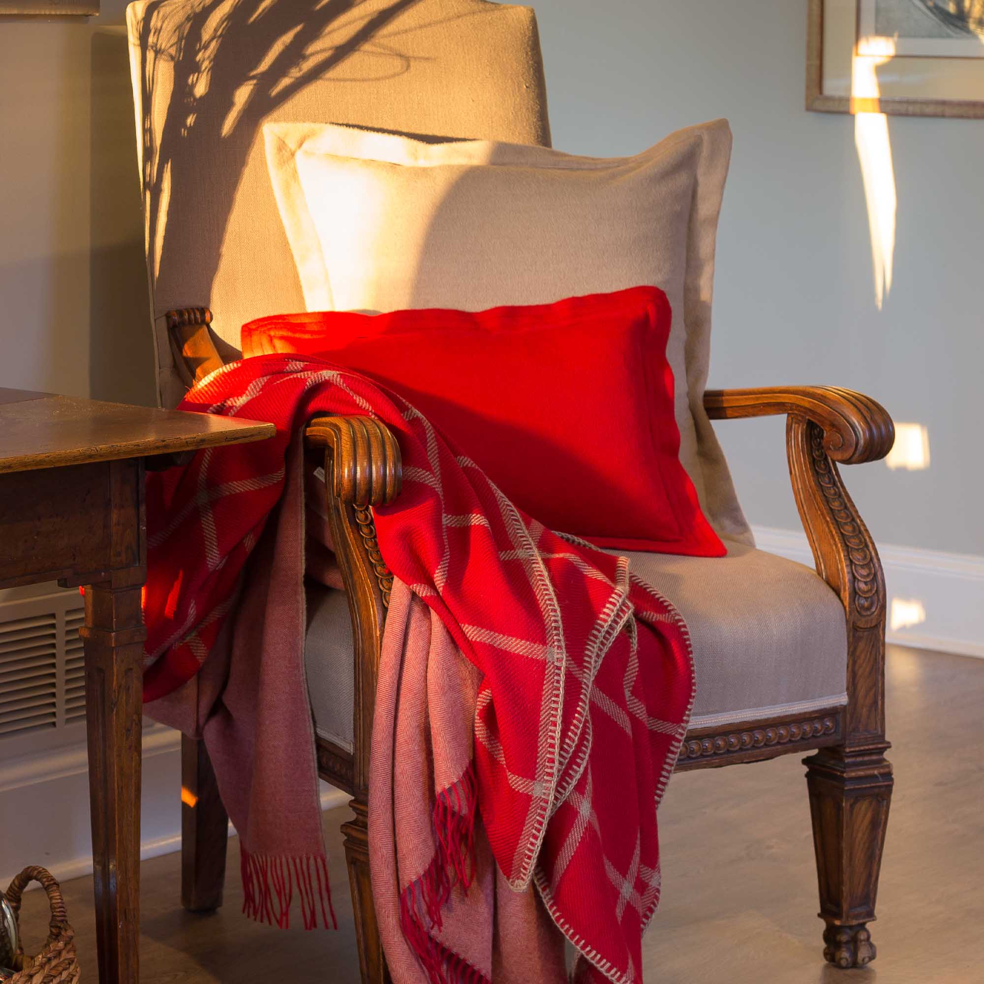 Graydon Throw | Scarlet/Pink Powder