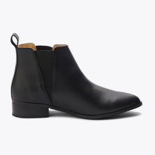Product image 1 of the Classic Chelsea Commuter Women's Boot Black/Black Nisolo