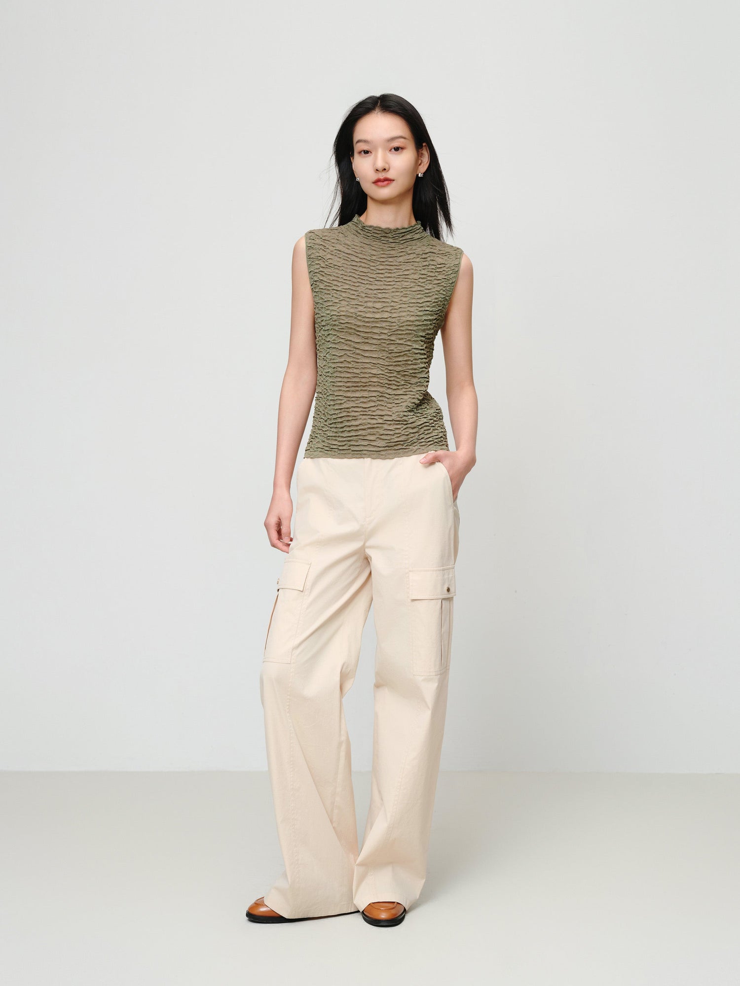 Slim-Fit Turtleneck Sleeveless Base Layer Top | Green