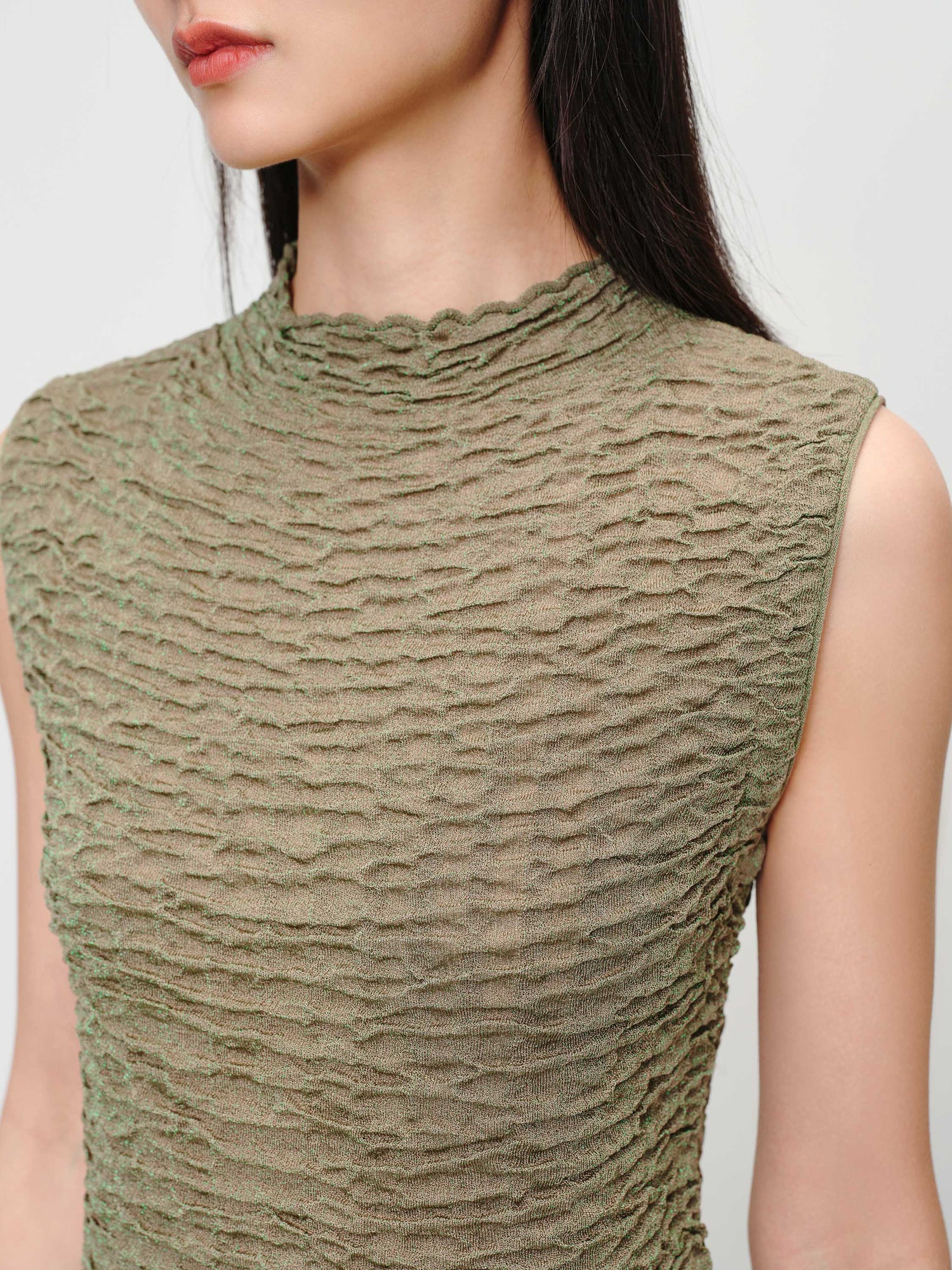Slim-Fit Turtleneck Sleeveless Base Layer Top | Green