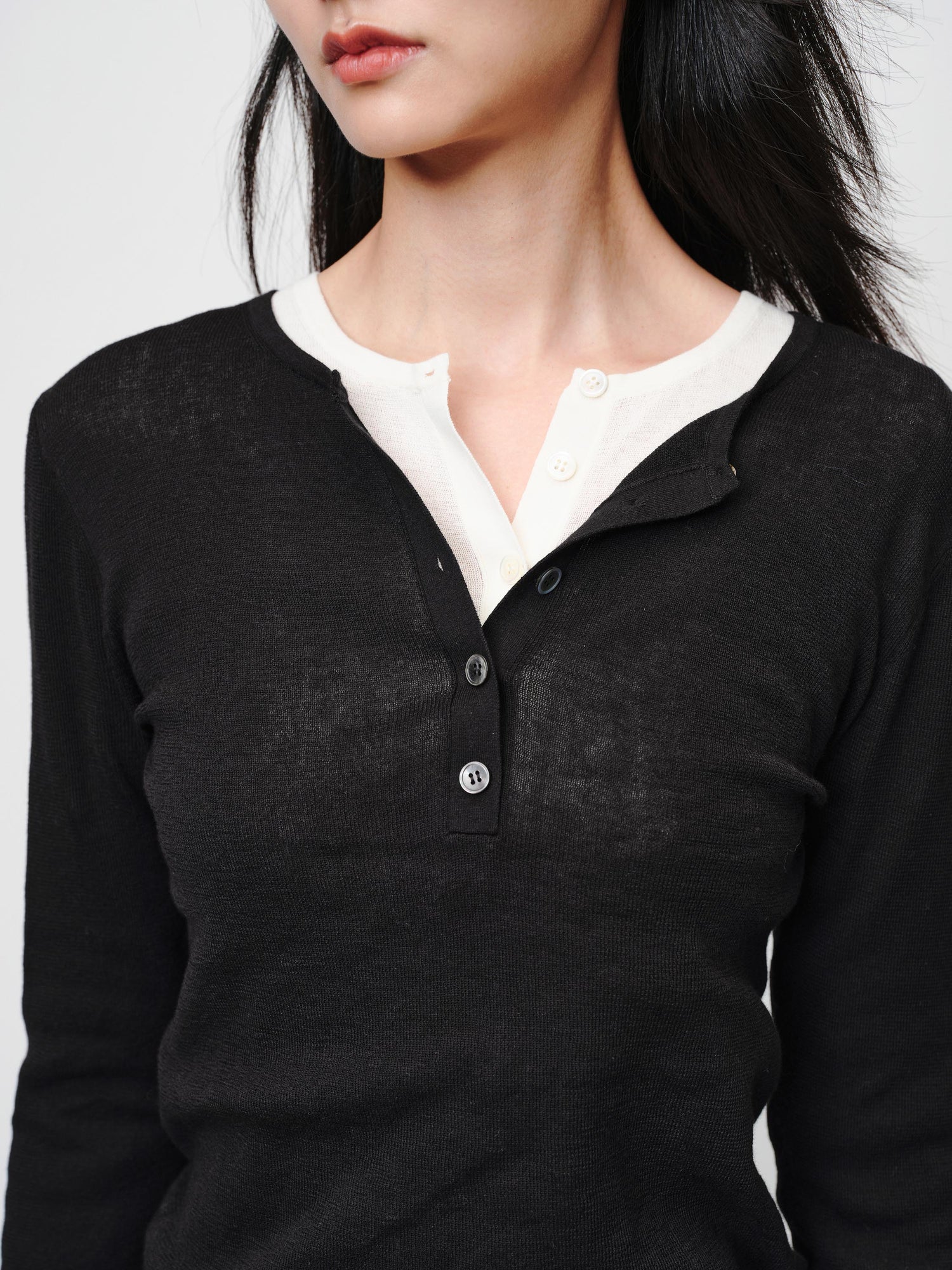 Slim round neck knit base sweater | Black