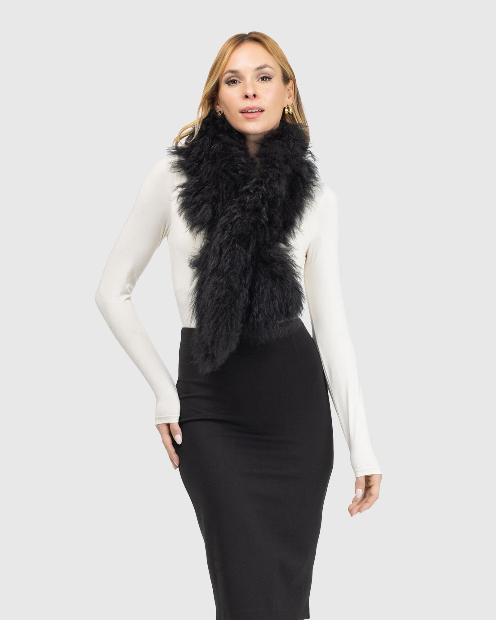 Select Lamb Pull-Through Scarf | Black (V1)