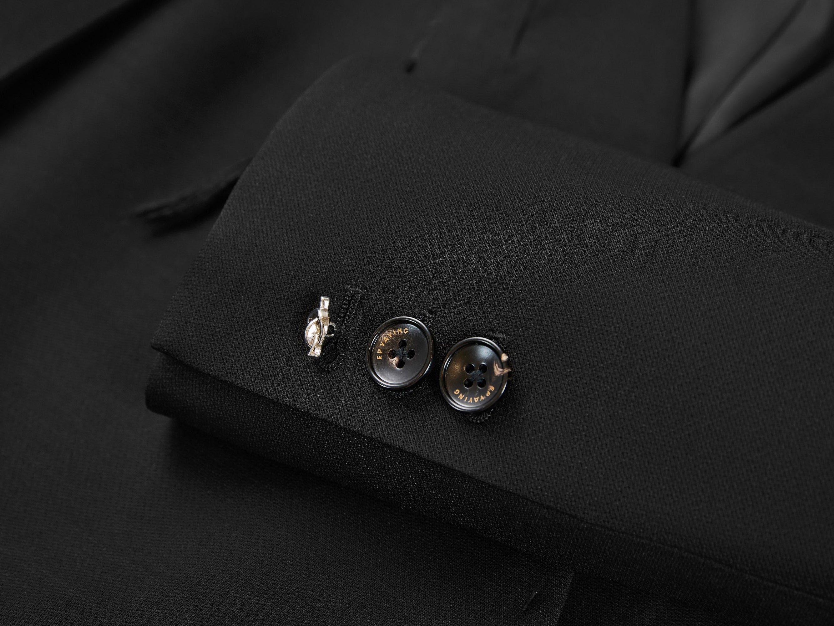 Subtle Shoulder Embroidery Blazer | Black