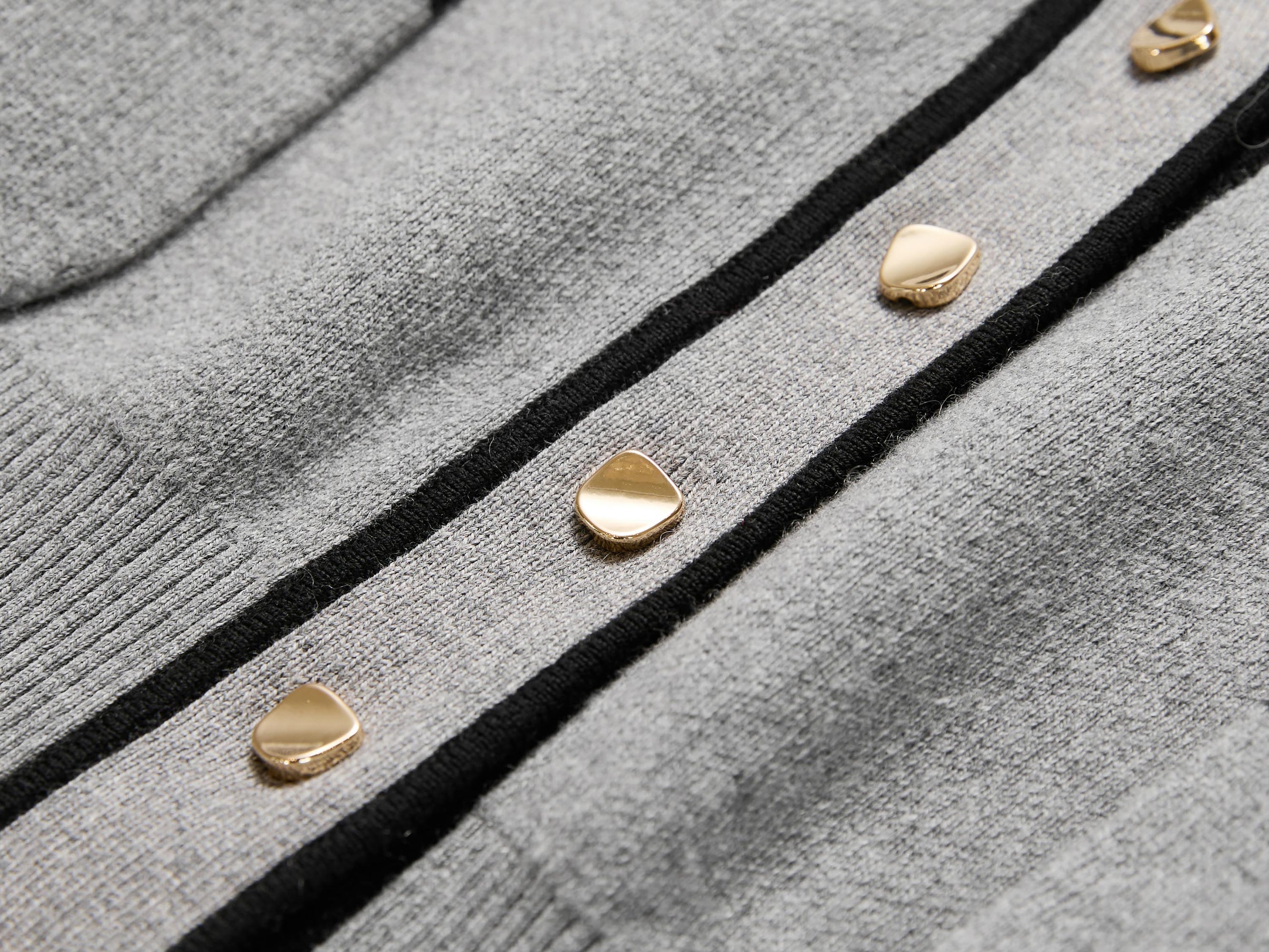 Cotton Cashmere Blended V-Neck Color-Block Knit Cardigan | Grey
