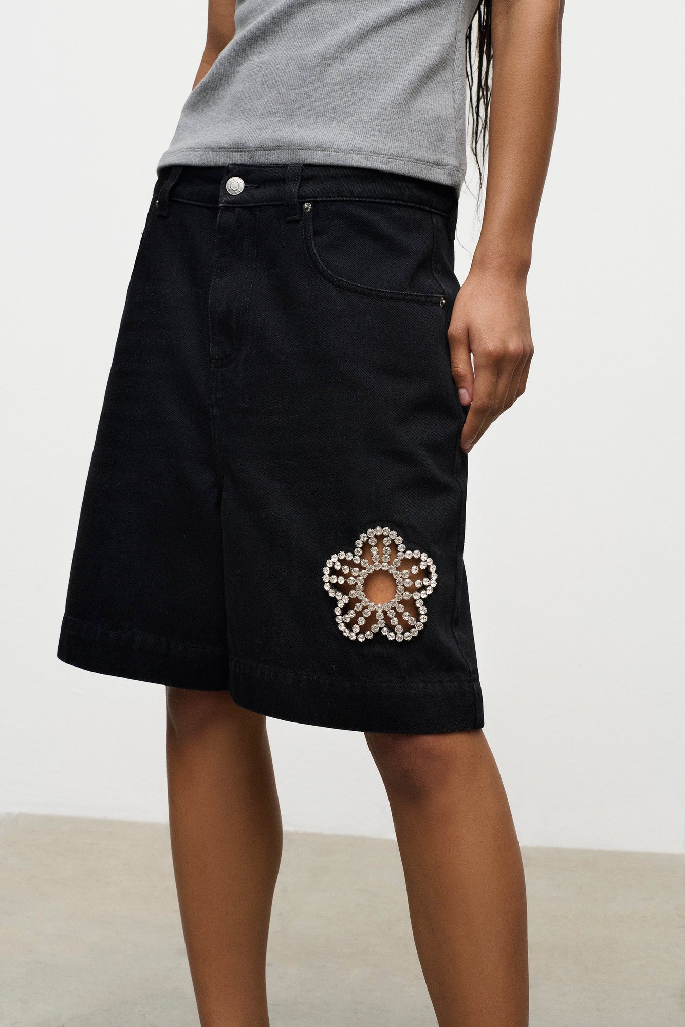 Crystal Flower Bermuda Jean Short | Black