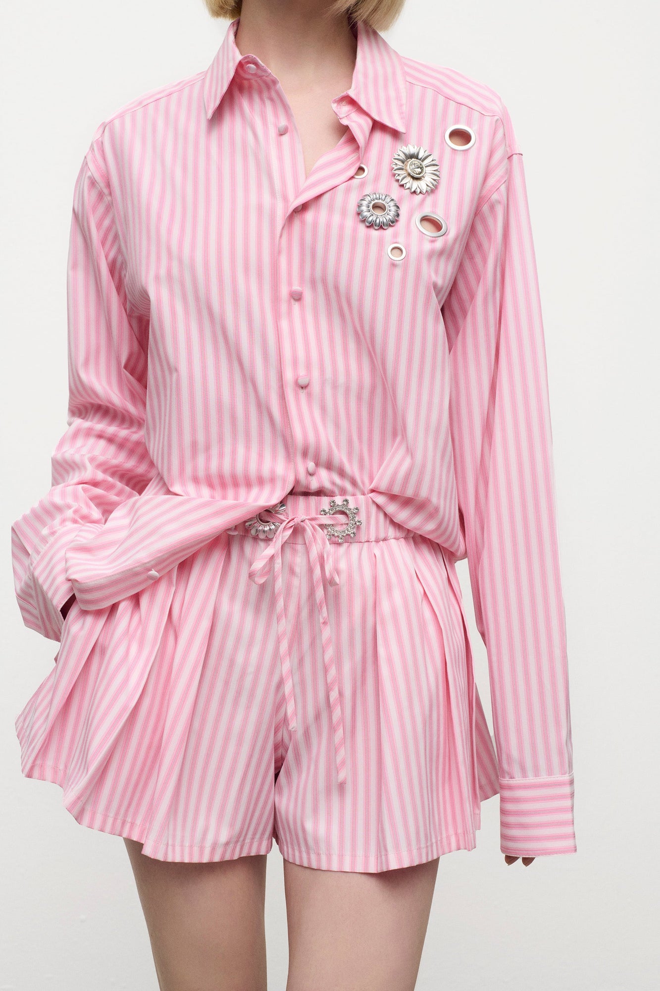 Crystal Grommet Poplin Pleated Short | White/Pink