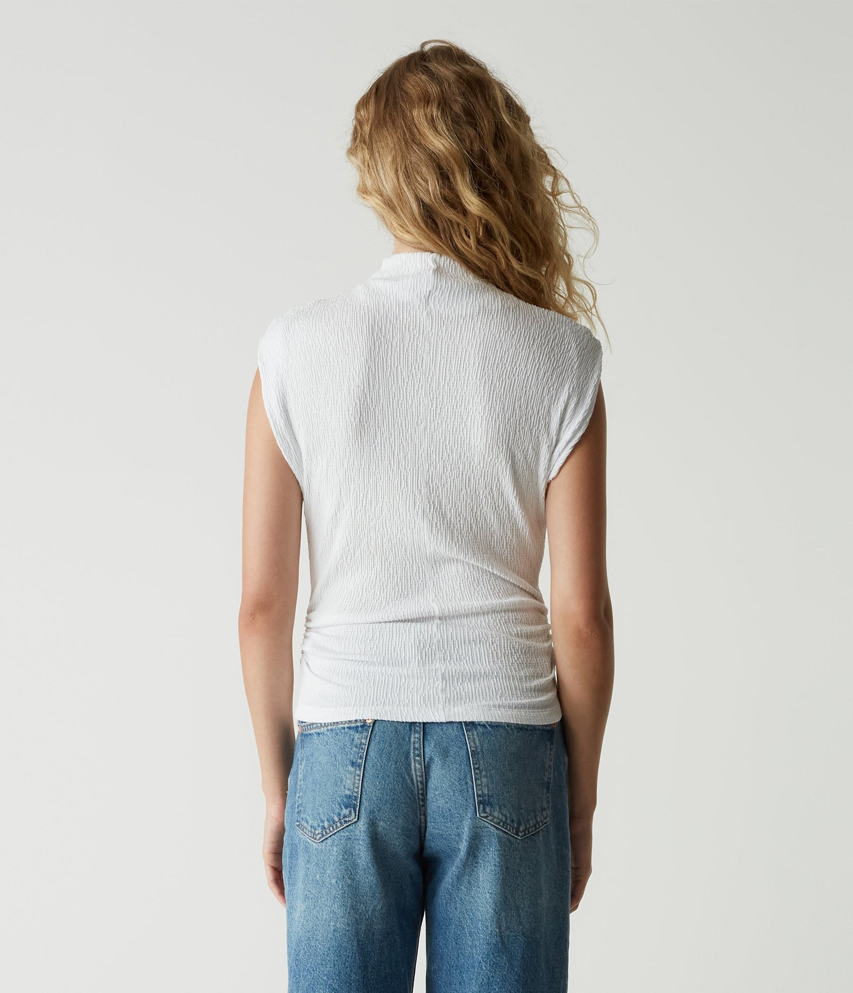 Campbell Mock Neck Crinkle Top | White