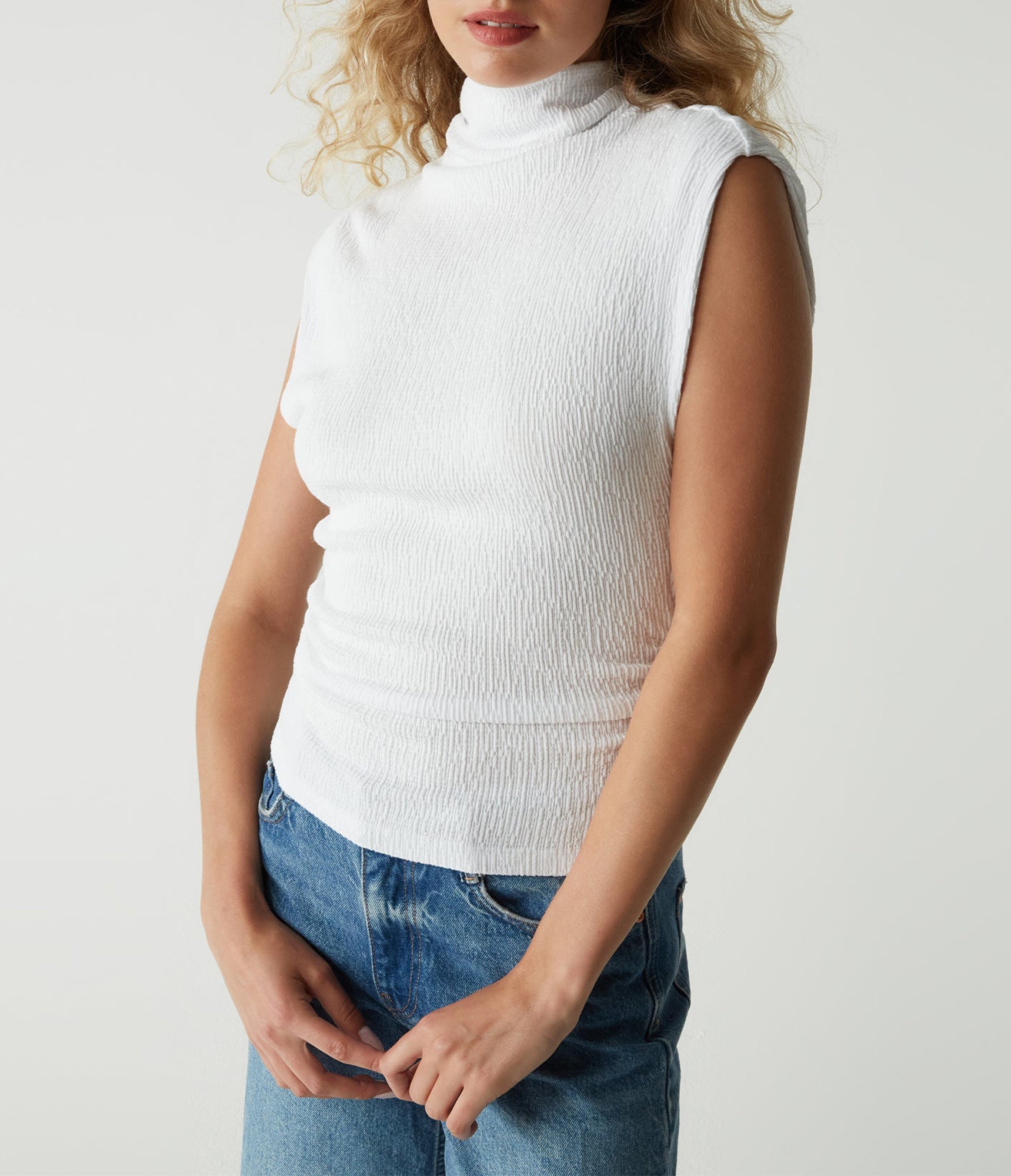 Campbell Mock Neck Crinkle Top | White