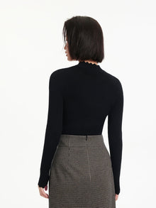 Wool Fit Long-Sleeves Sweater Top with Chain | Black