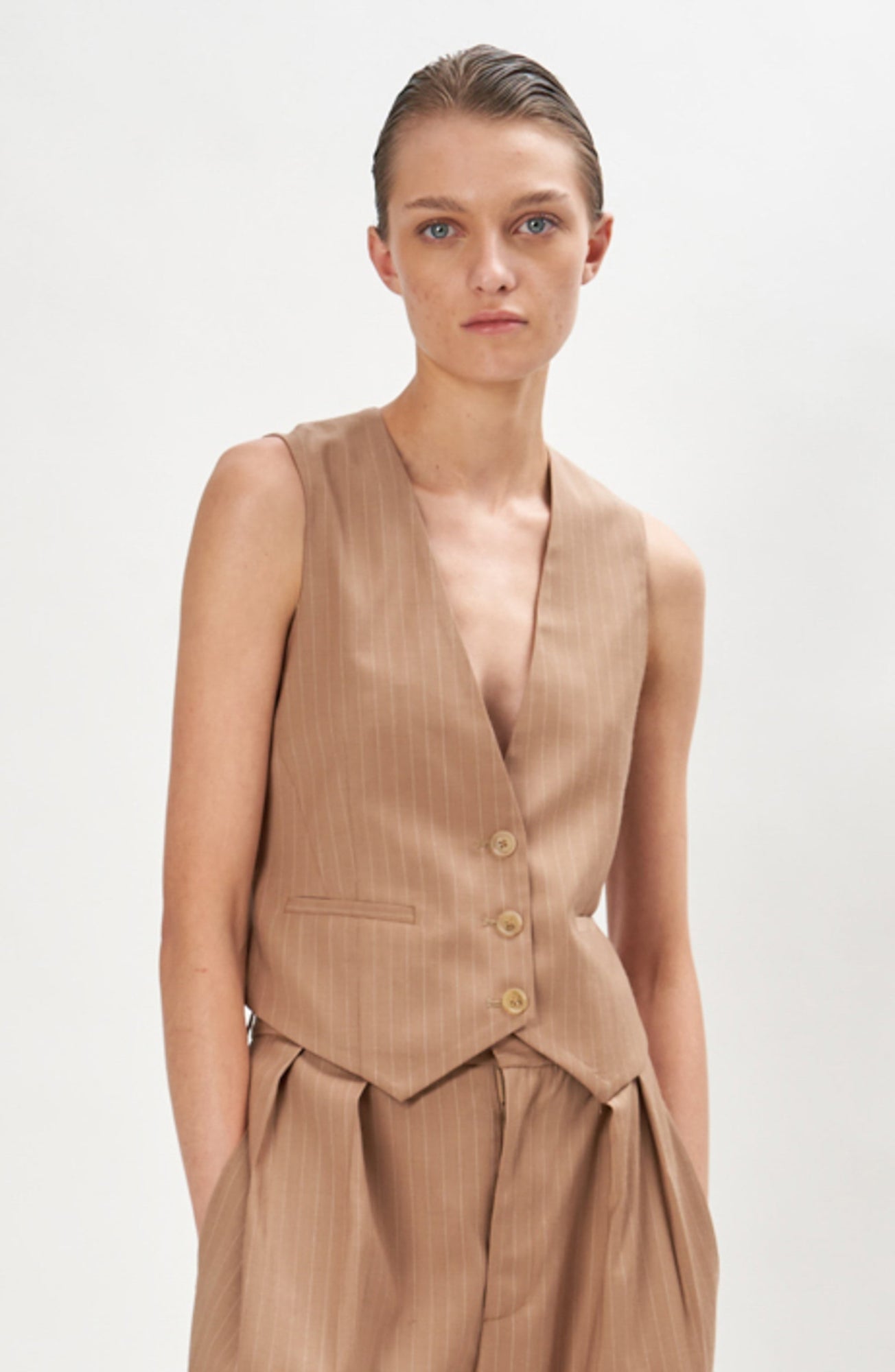 Foxy Vest | Tan