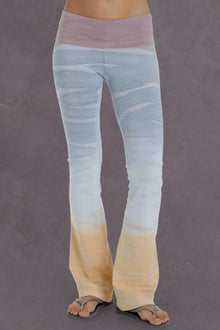 Women | Rolldown Bootleg Flare Pant | Rainbow Horizon 47