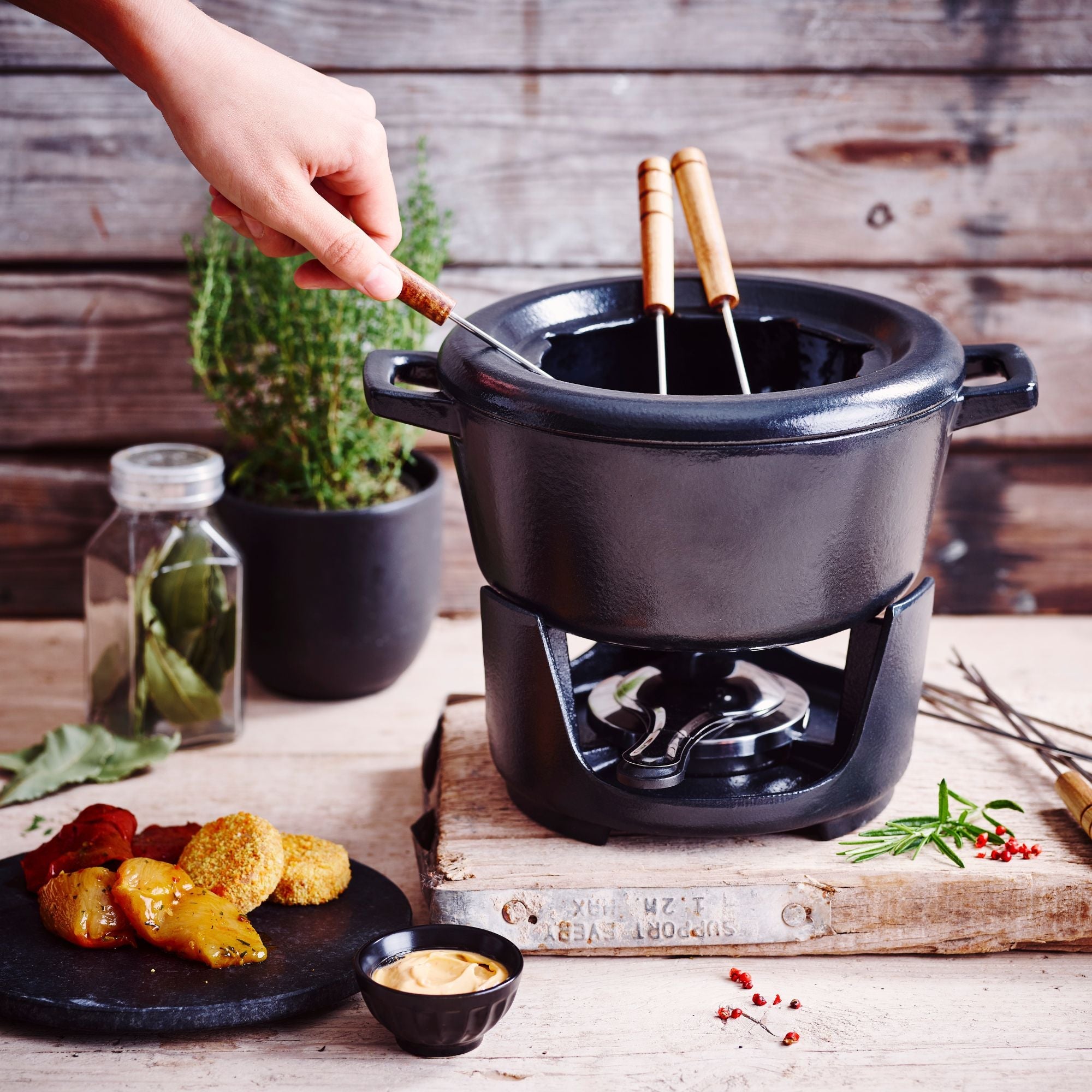 Fondue Set — 8-Piece, 2 Qt. | Black
