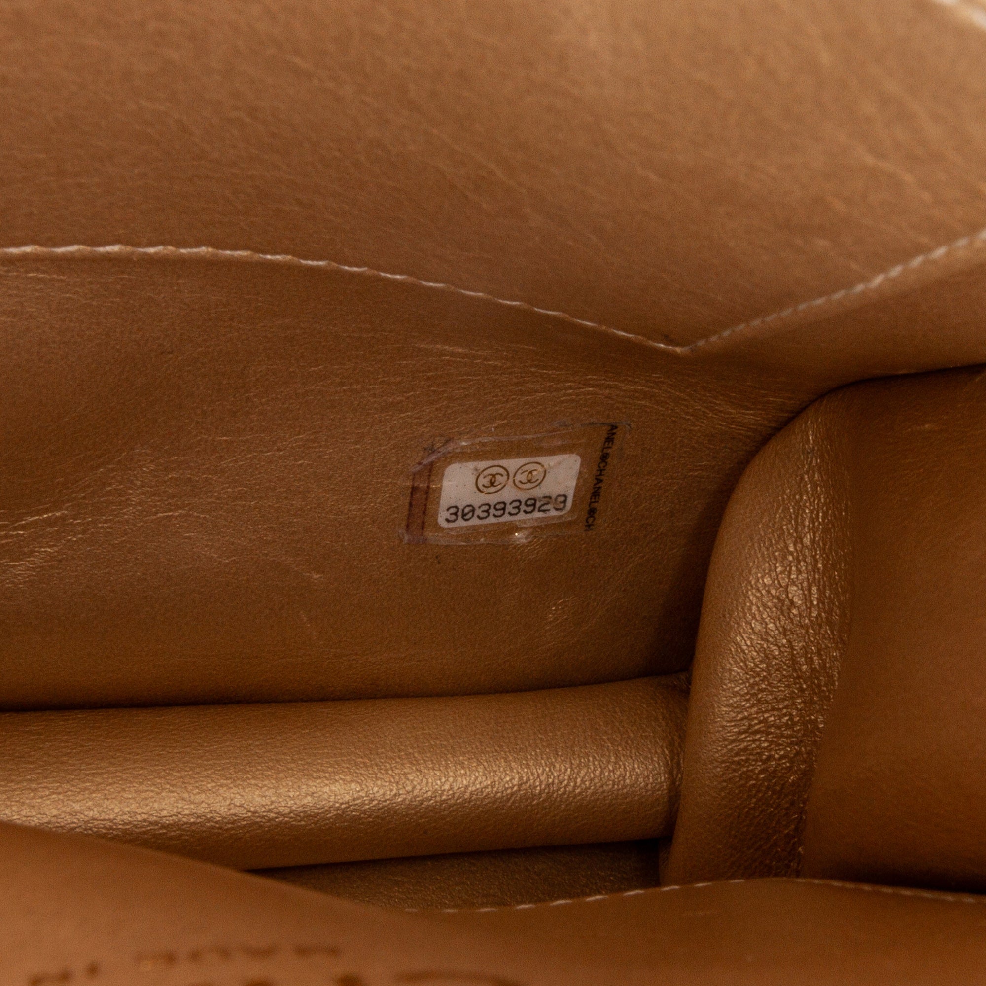 Chanel | Pre-Owned Mini Chic Pearls Crossbody | White