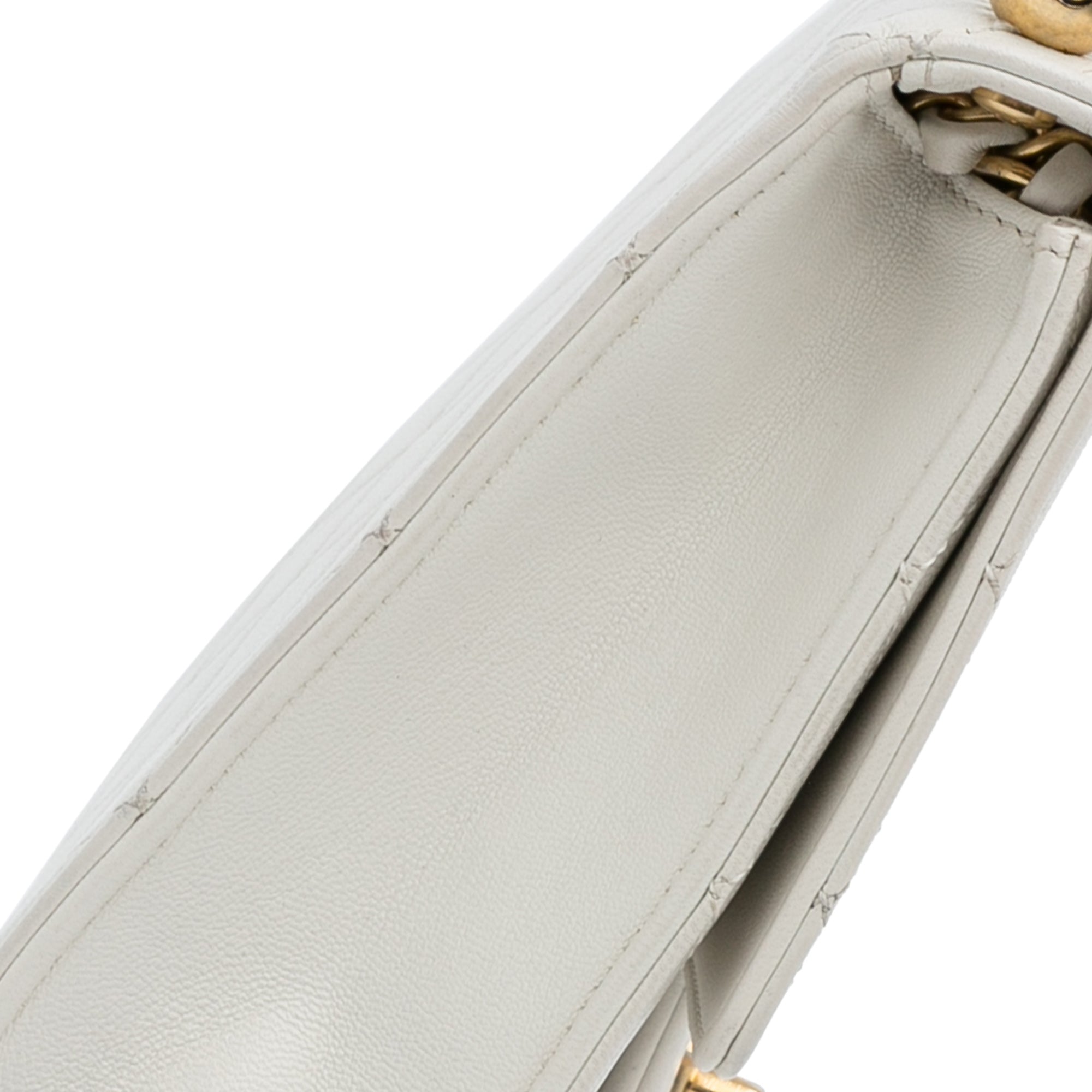 Chanel | Pre-Owned Mini Chic Pearls Crossbody | White