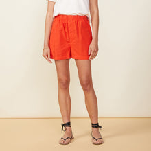 Front view of model wearing the poplin shorts in samba.