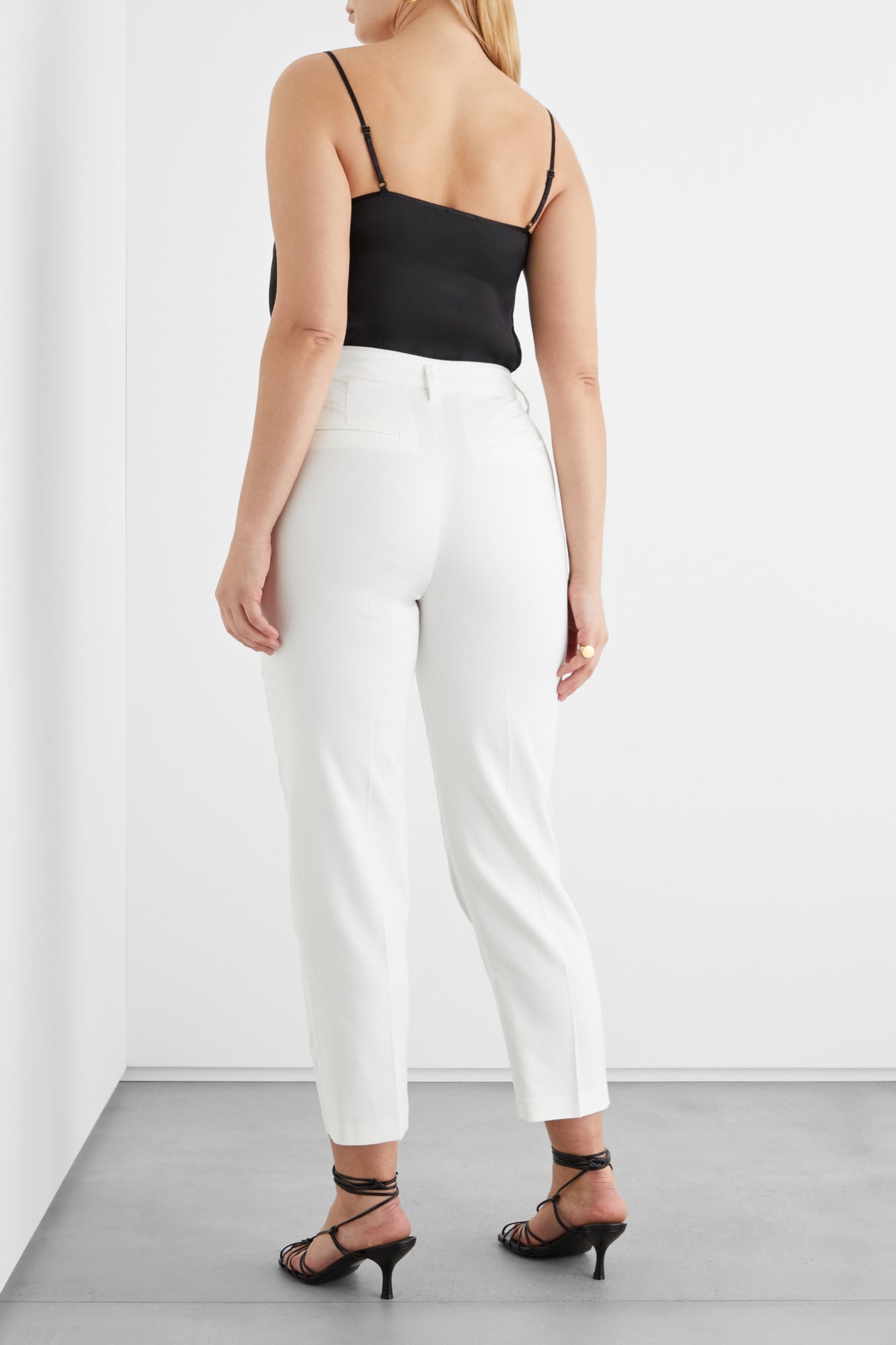 Women | Iris & Ink | Sleeveless Top | Black