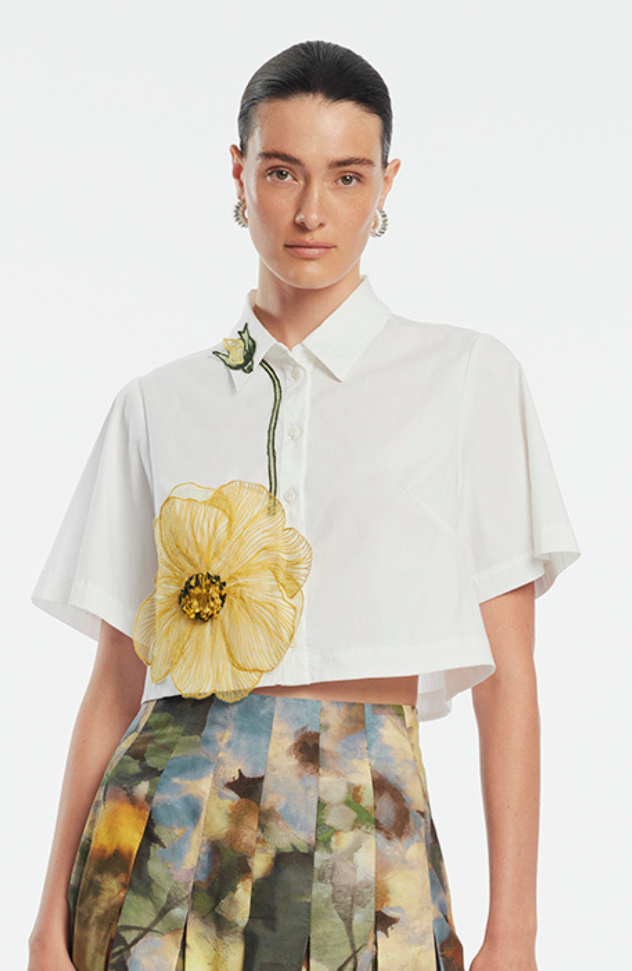 Peony Embroidered Cotton Poplin Cropped Shirt | White/Yellow