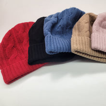 Unisex | Cashmere Hat with Cables | Rosso Cilegia