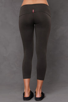 Women | Rolldown Capri Legging | Charcoal/Olive