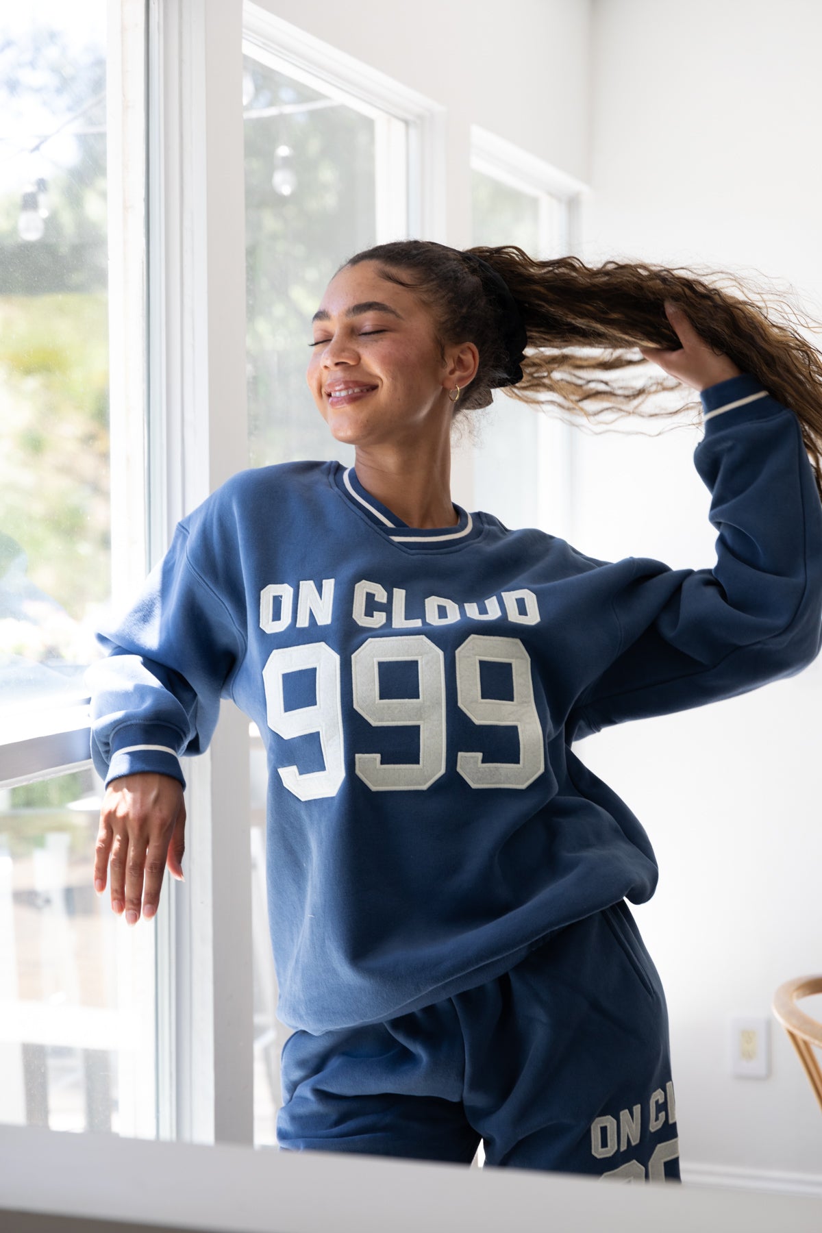 On Cloud Nine V-Neck Sweatshirt | Vintage Navy