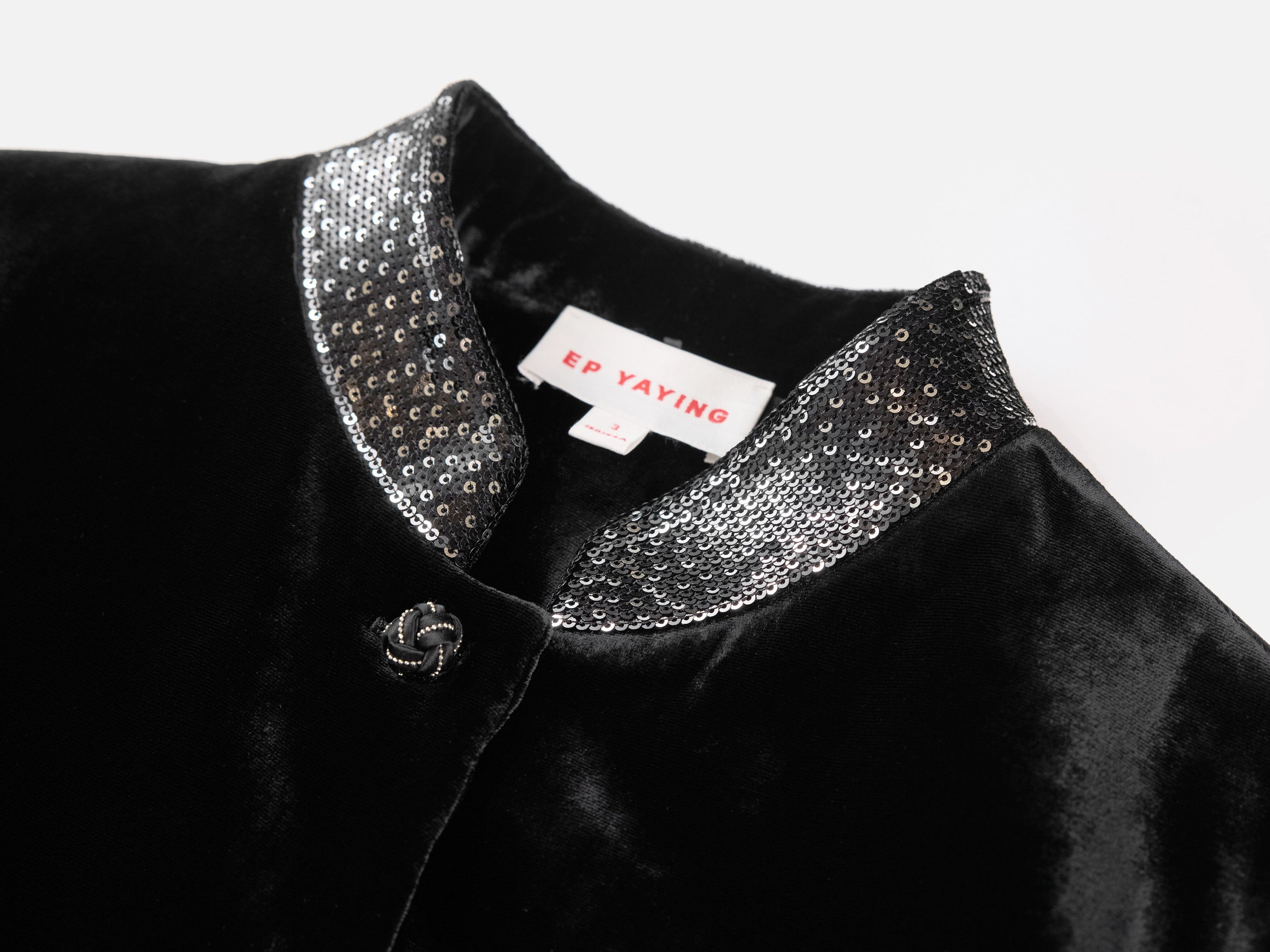 Button Closure Velvet Cropped Blazer | Black