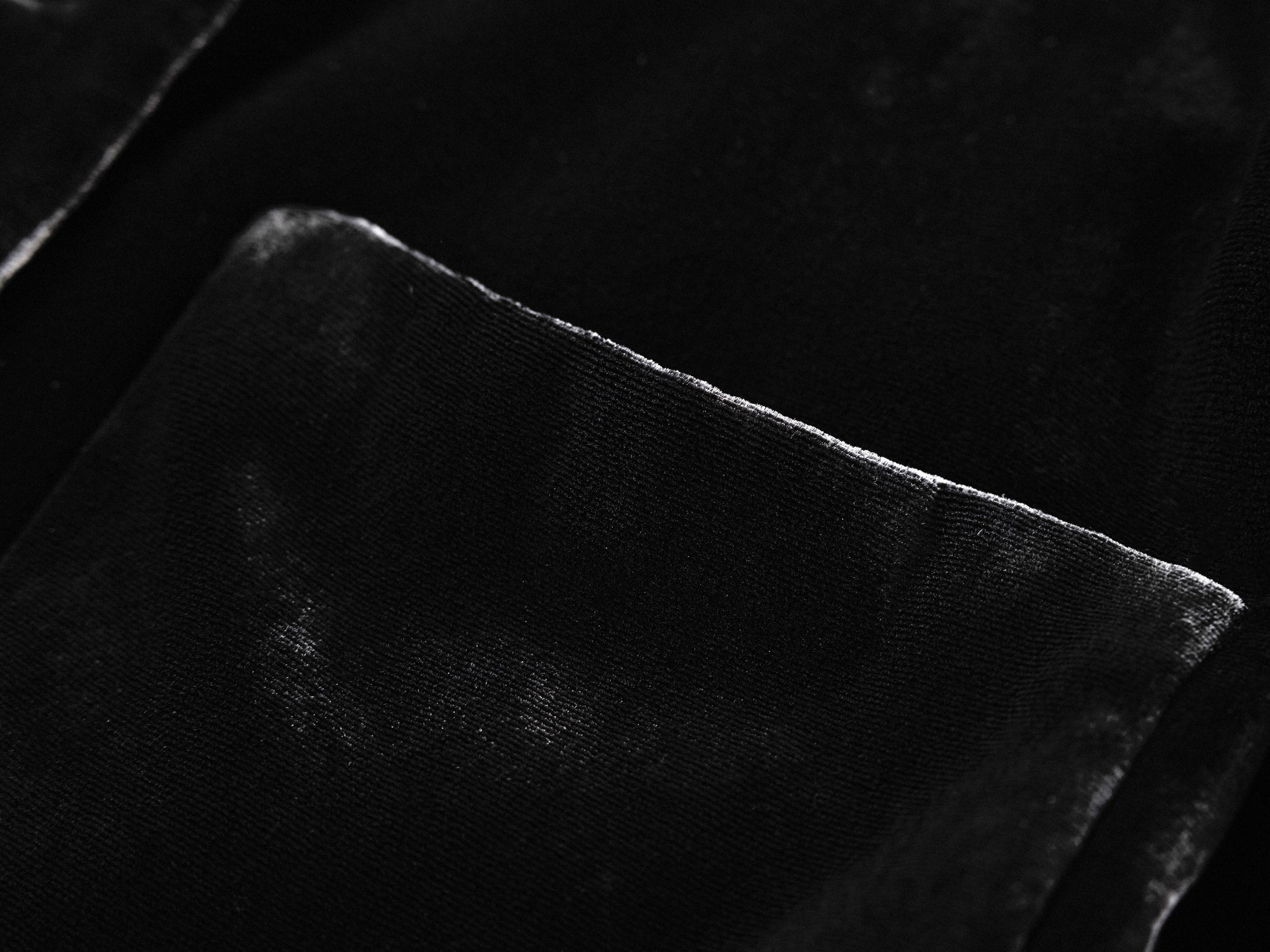 Button Closure Velvet Cropped Blazer | Black