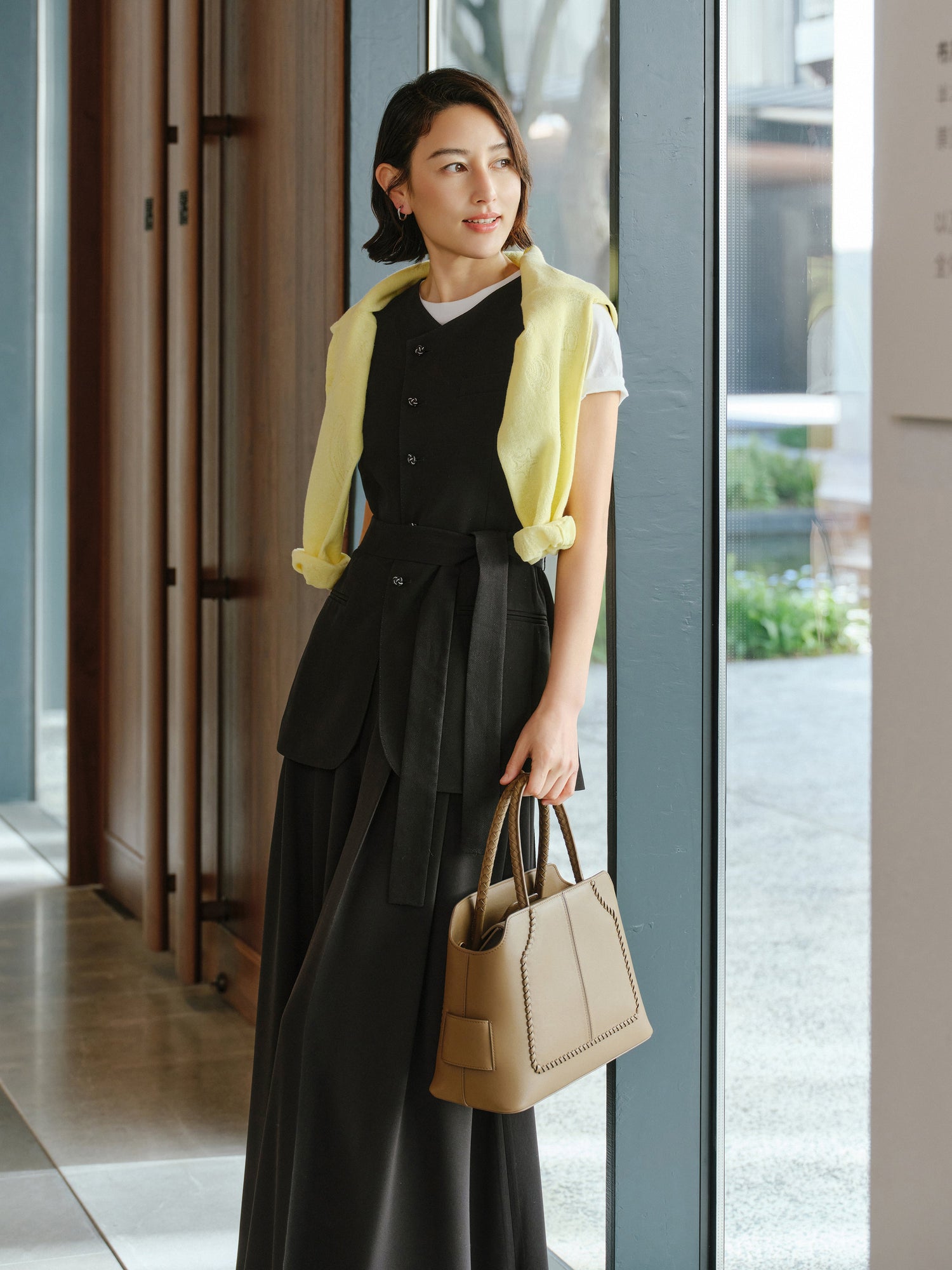 Triacetate Collarless Waist-Defining Vest | Black