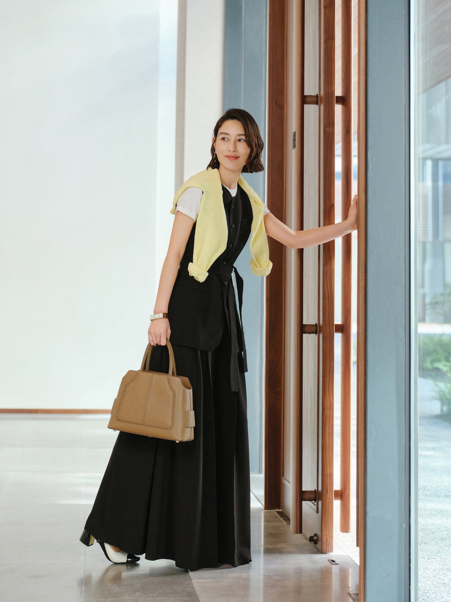 Triacetate Collarless Waist-Defining Vest | Black