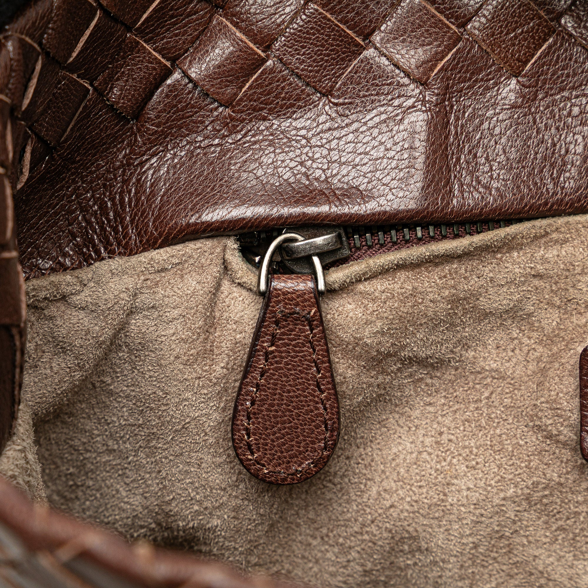 Bottega Veneta | Pre-Owned Bicolor Nappa Intrecciato Bucket Bag | Brown/Pink