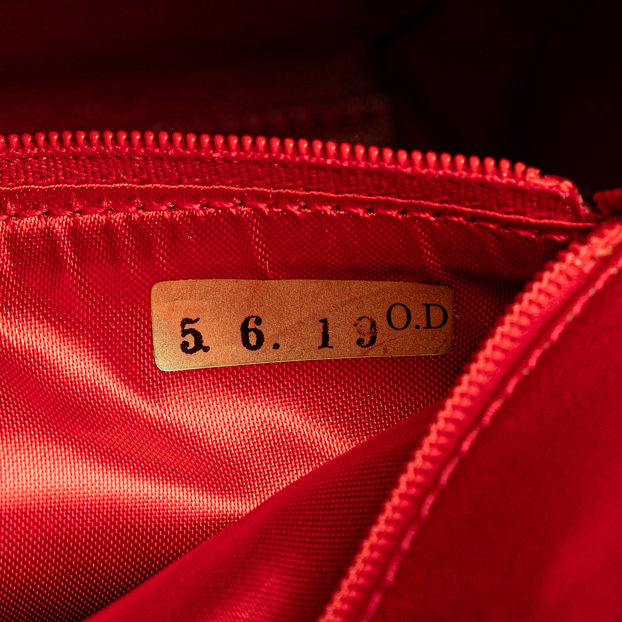 Chanel | Pre-Owned CC Quilted Caviar Chain Camera Bag | Red