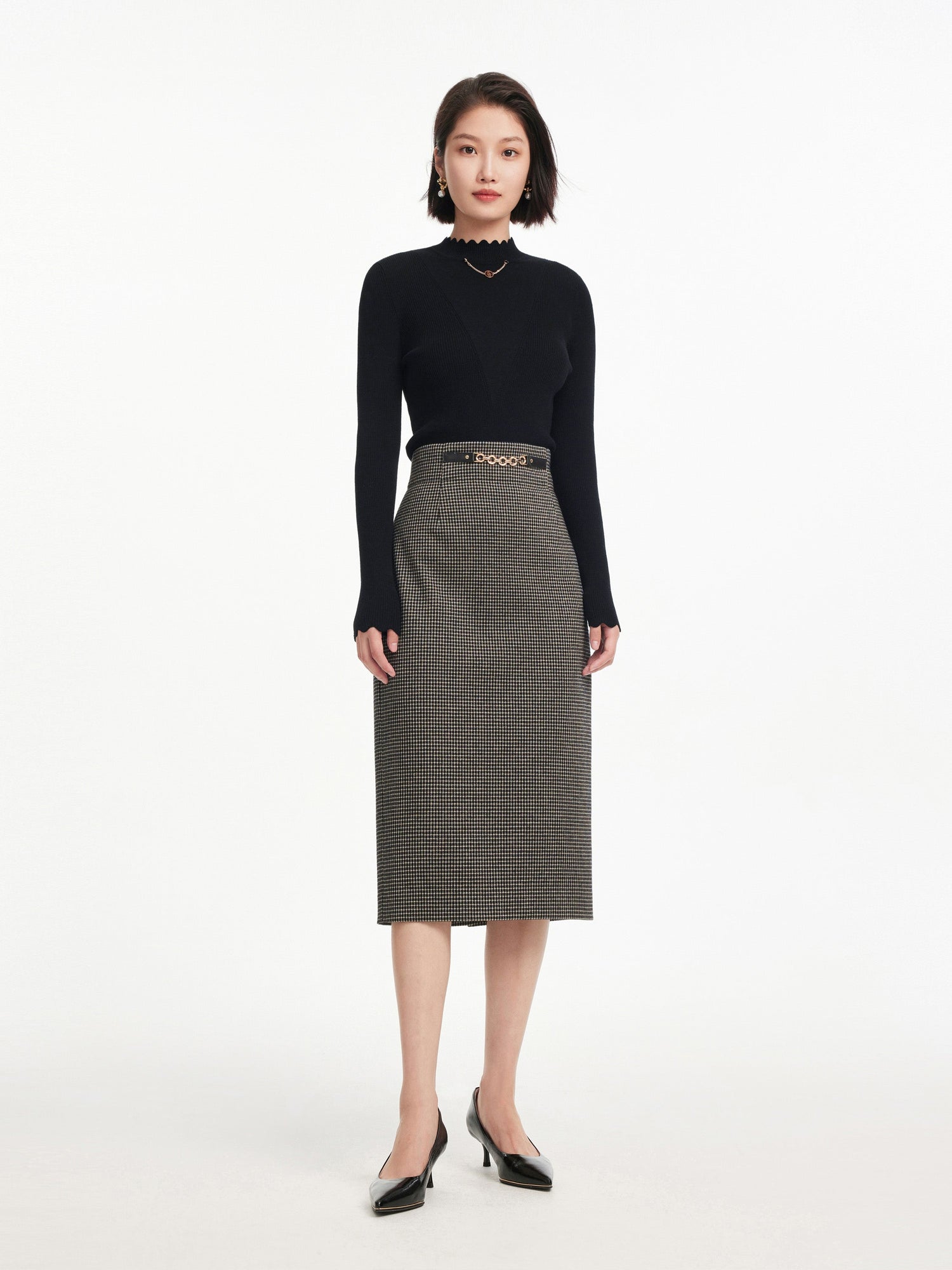Wool Fit Long-Sleeves Sweater Top with Chain | Black