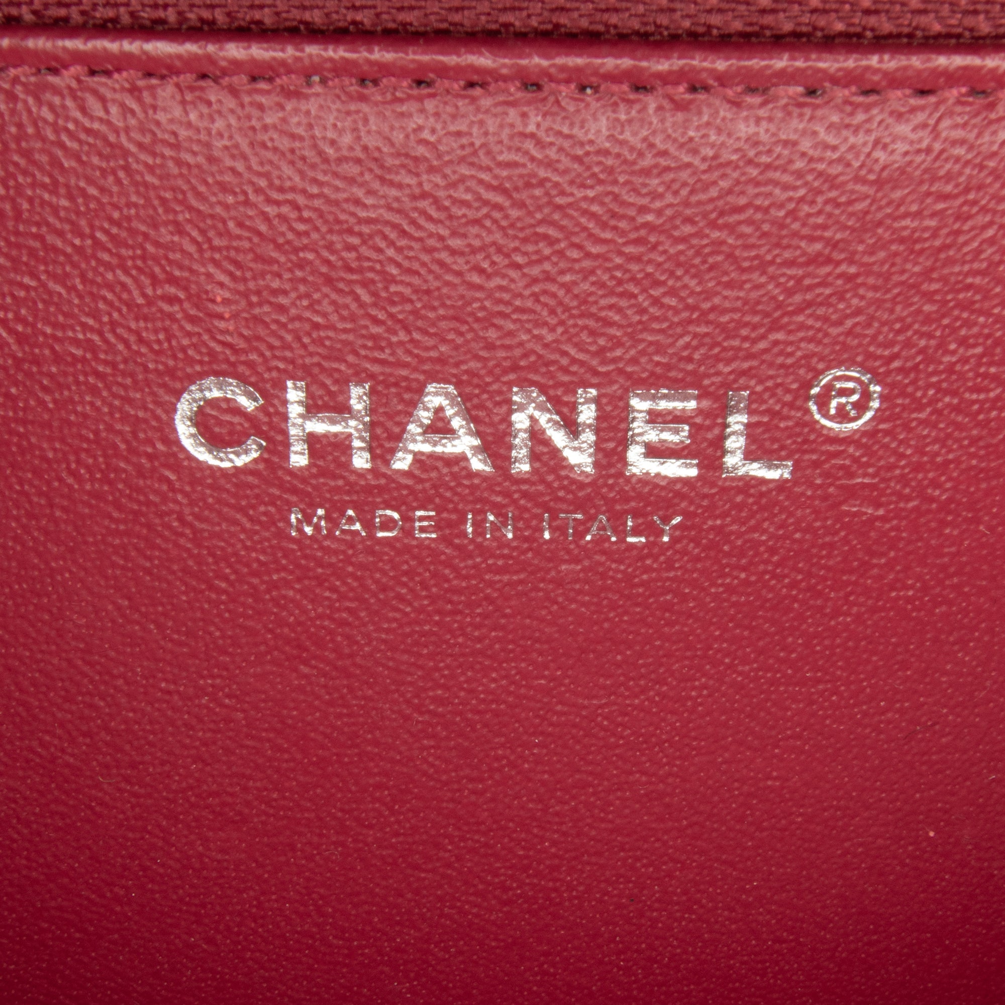 Chanel | Pre-Owned Medium Caviar CC Filigree Vanity Case | White