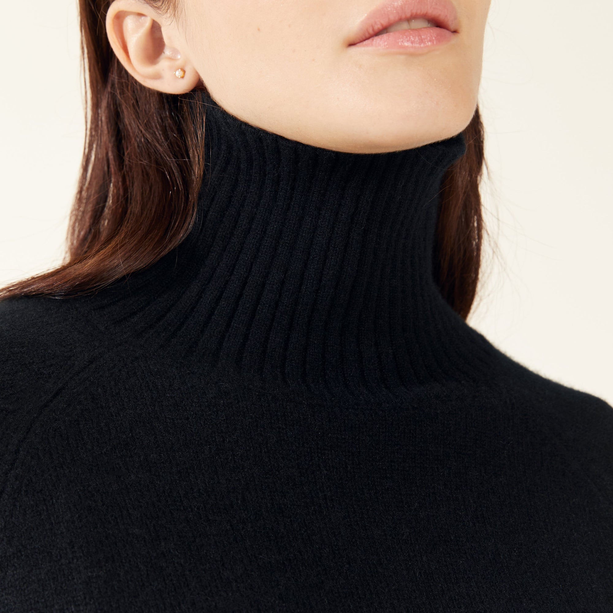 Emma Cashmere Relaxed Turtleneck Sweater | Black | Womens