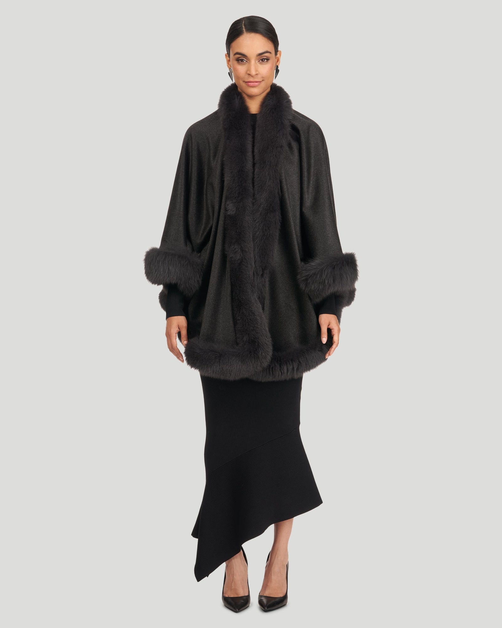 Cashmere Caplet With Fox Trim | Women | Anthracite