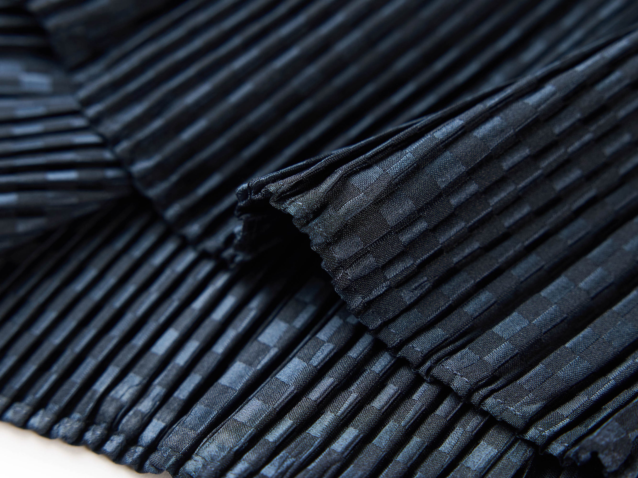 EP Yaying | Textured Pleated Midi Skirt | Navy