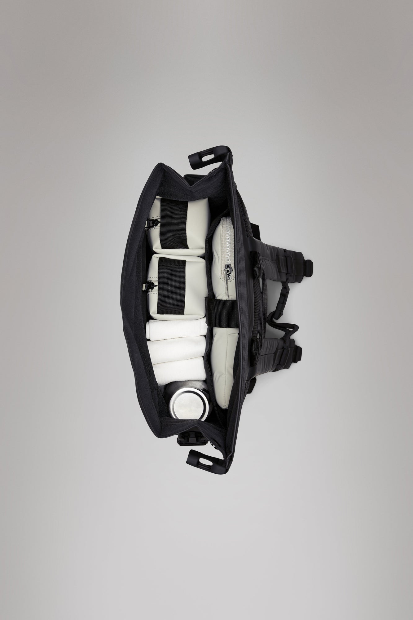 RAINS Trail Rolltop Backpack Green 22L H47 x D13 x W36 cm Backpack