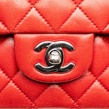 Chanel | Pre-Owned Medium Classic Lambskin Double Flap - I | Red