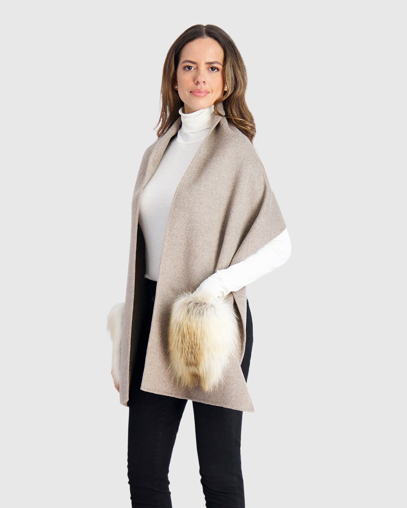 Wool Stole With Golden Island Fox Pockets | Taupe